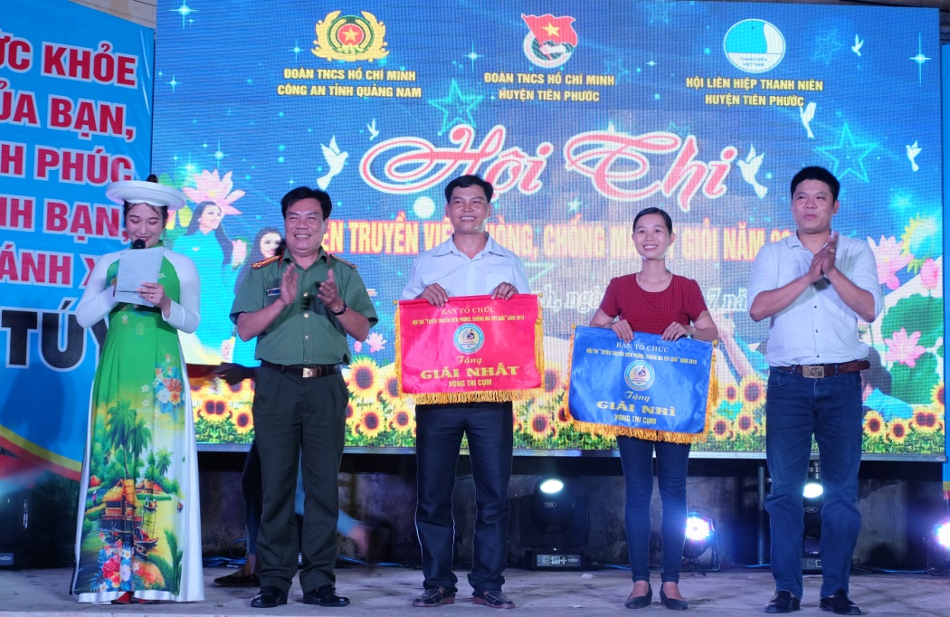 Giải Nhất cụm 1 được trao cho đơn vị Tiên Cảnh. Ảnh: M.L